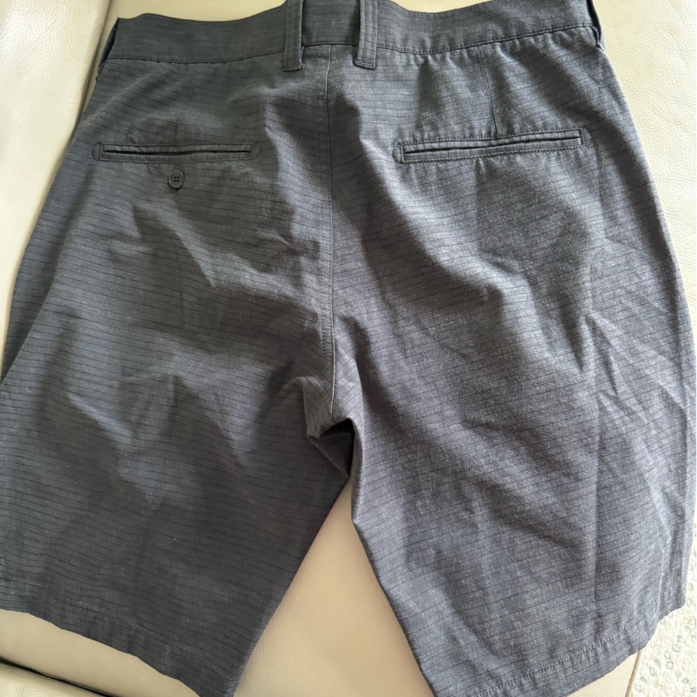 Men’s Travis Mathew shorts size 32